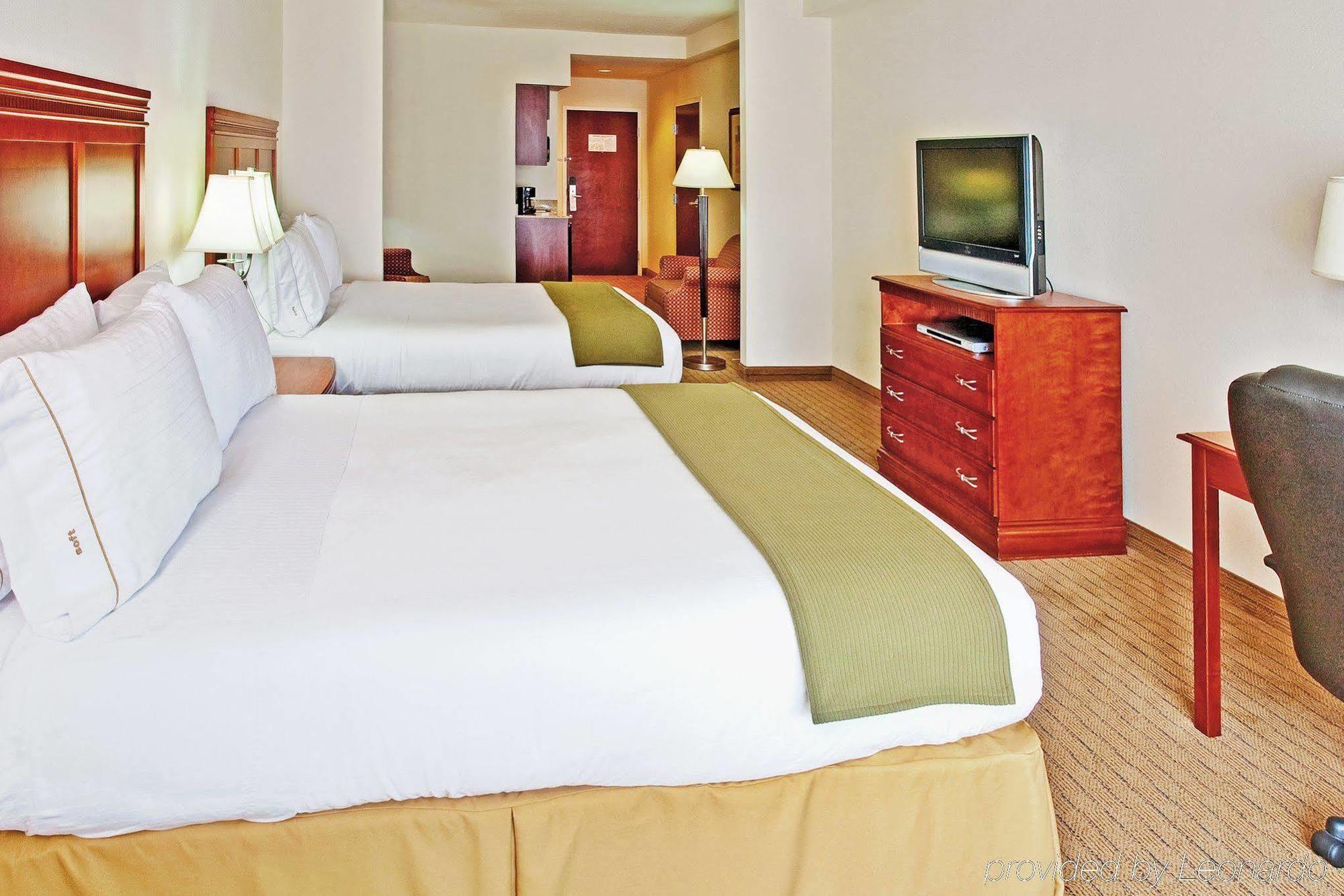Holiday Inn Express & Suites Dyersburg, An Ihg Hotel Phòng bức ảnh